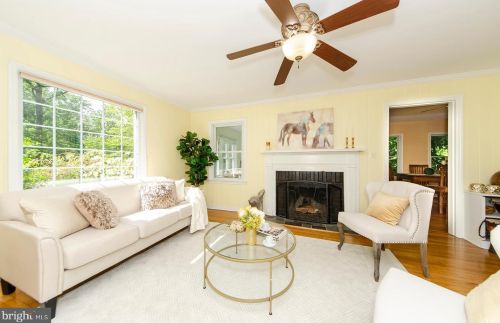 1305 Seaton Cir, Falls Church, VA 22046-3818