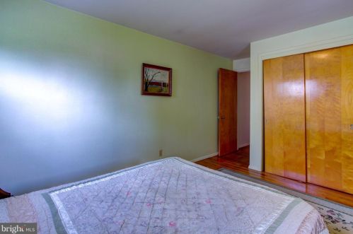 72 Village Dr, Lancaster PA  17601-3324 exterior