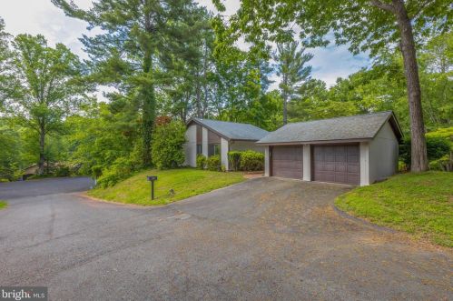 11201 Leatherwood Dr, Herndon, VA 20191-4606