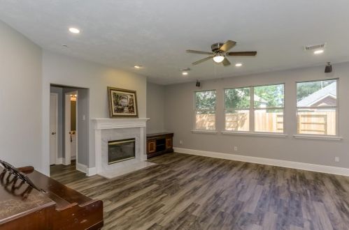 2207 Stoneycreek Park Ct, Conroe TX  77385 exterior