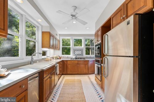 1118 Dl Dr, Silver Spring MD 20910-1601 exterior