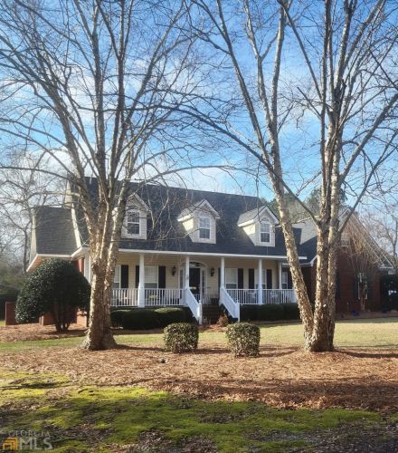 2202 Treetop Cir, Statesboro, GA 30461-4422