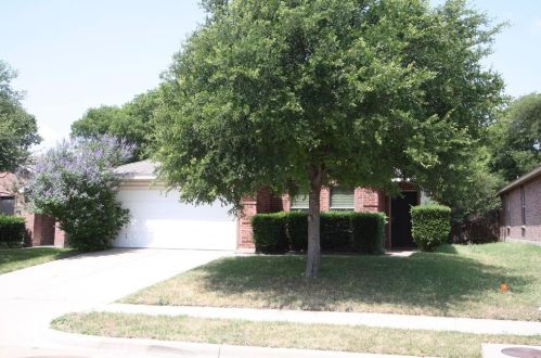 5221 Bedfordshire Dr, Fort Worth TX  76135-1438 exterior