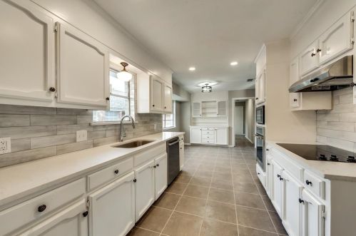 6821 Lancelot Ct, Fort Worth TX  76133-5005 exterior