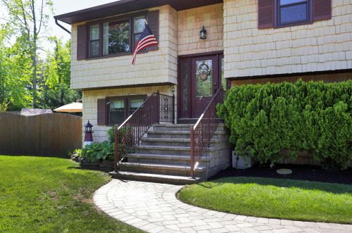 19 Schelly Dr, Middletown, NJ 07748-1445