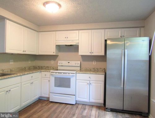 9141 Blarney Stone Dr, Springfield VA  22152-2146 exterior