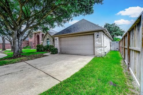 7039 Clustering Oak Ct, Richmond TX  77407-0822 exterior