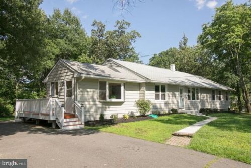 30 Elm Ave, Somerdale, NJ 08083-1118