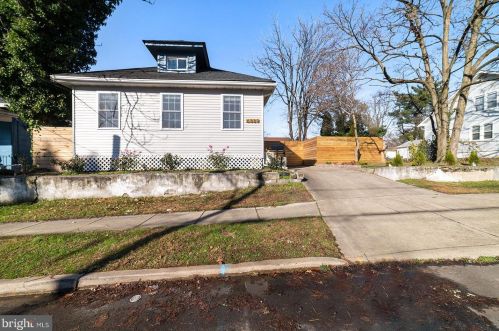 6889 Highland Ave, Camden, NJ 08110-6211