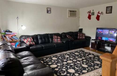 4 Glen Ridge Pkwy, Bloomfield, NJ 07003-2816