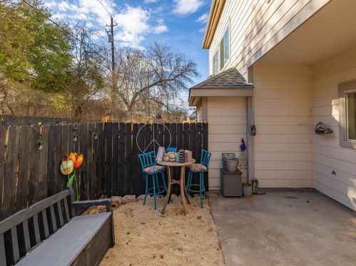 12205 Chelsea Gln Pl, Austin TX  78753-7110 exterior