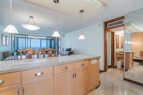 1650 Ala Moana Blvd, Honolulu HI  96815-1432 exterior