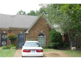1613 Smokehouse Dr, Cordova, TN 38016-8549