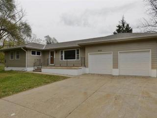 909 Jewell Rd, Bellevue, NE 68005-2650