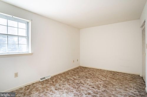 402 Coreopsis Dr, Lancaster PA  17602-1143 exterior