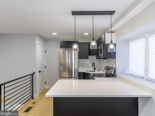 1825 10th St, Philadelphia, PA 19148-1646