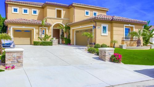 1090 Village Dr, Oceanside, CA 92057-1942