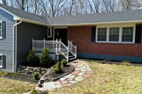 3 Beverly Ln, East Hampton, CT 06447-1322