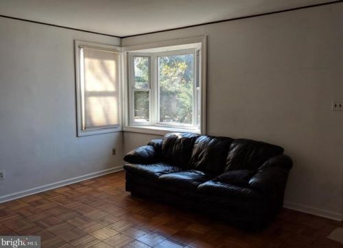 3143 Chepstow Ln, Falls Church, VA 22042-2639