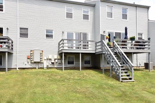 1 Willow Glen Cir, Warwick RI  02889-8351 exterior