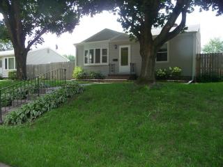 2211 Dover Ct, Davenport, IA 52804-2445
