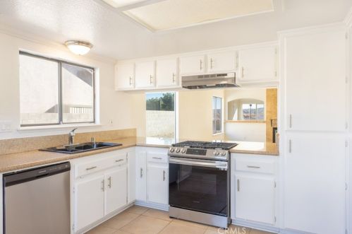 27525 Cloverleaf Dr, Helendale, CA 92342-7748
