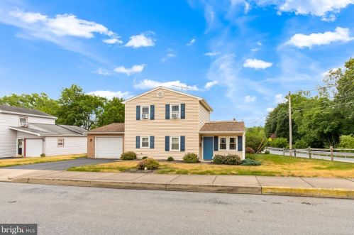 19 Sunset Ave, Ephrata PA  17522-2302 exterior