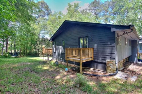 4693 Rivercliff Dr, Lilburn GA  30047-4736 exterior