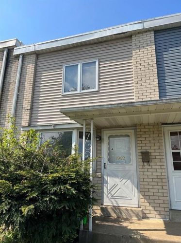 1962 Hall St, Allentown, PA 18103-8520