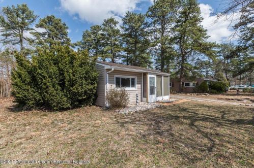 706 Tampa Rd, Lacey, NJ 08731-5238