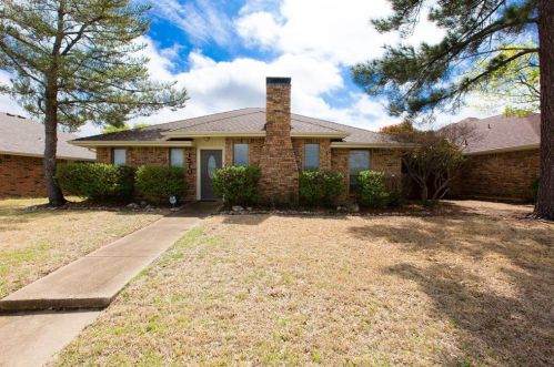 1510 Raleigh Dr, Carrollton TX  75007-2932 exterior