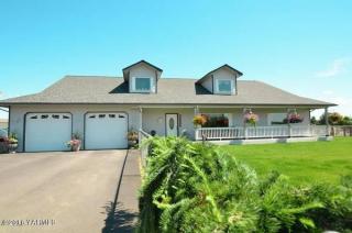 210 El Rio Dr, Yakima, WA 98908-8968