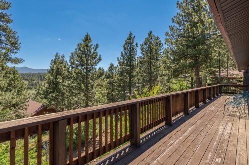 11553 Ridge Rd, Truckee CA  96161-4920 exterior