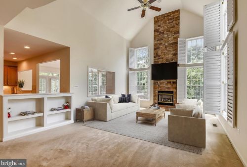 7112 Ayers Meadow Ln, Springfield VA  22150-4915 exterior