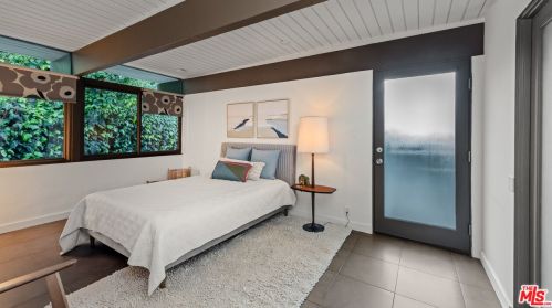 2430 Bywood Dr, Glendale CA  91206-4703 exterior