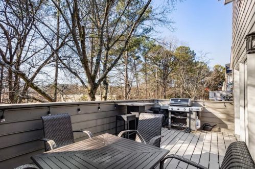 2368 Defoors Ferry Rd, Atlanta GA  30318-2307 exterior
