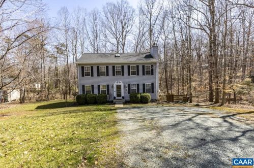 15 Arapaho Trl, Bybee, VA 22963-3114