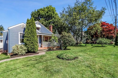 18 Victory Ct, Norwalk, CT 06855-1419