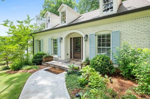 4800 Huntley Dr, Atlanta GA  30342-2732 exterior