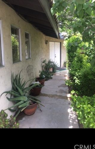 11 Palm Ave, Beaumont, CA 92223-2923