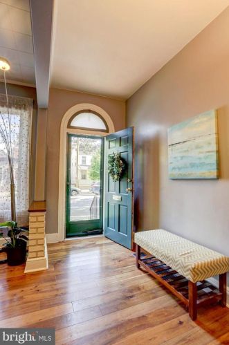 521 Walnut St, Lancaster PA  17603-3305 exterior