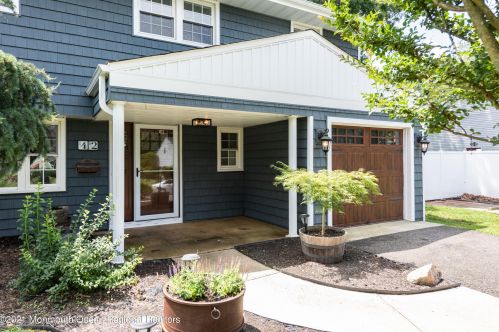 42 Sylvia Ter, Middletown, NJ 07748-1437