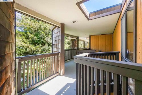 16381 Saratoga St, San Leandro CA  94578-1400 exterior