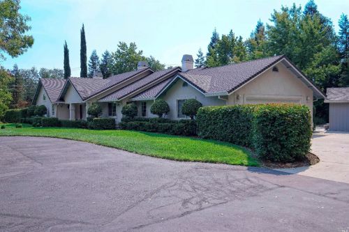 11538 Barzin Ln, Redding, CA 96003-8603