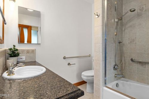 3333 Country Club Dr, Glendale CA  91208-1717 exterior