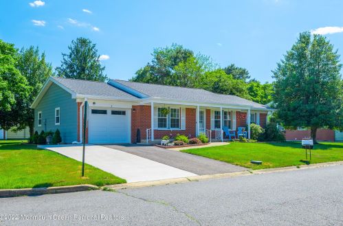 8 Monmouth Ln, Lakehurst NJ  08759-1742 exterior