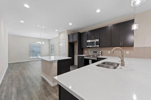 1525 Doyle Ave, Dallas TX  75203-3223 exterior