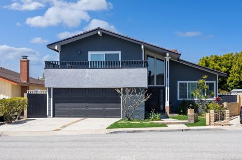 3581 Pansy Cir, Seal Beach, CA 90740-3125