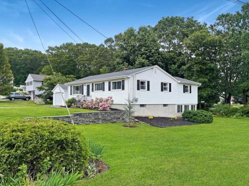 11 Mary Lou Ave, Westerly, RI 02891-3209
