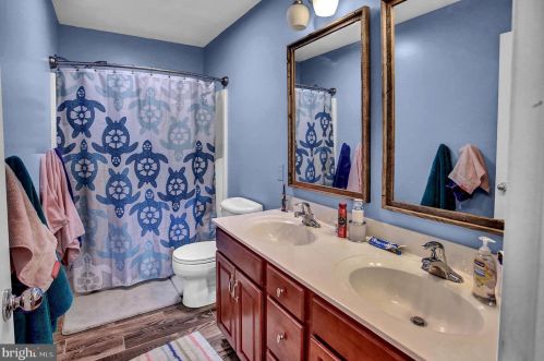 70 Pne Crk Dr, Carlisle PA  17013-9675 exterior